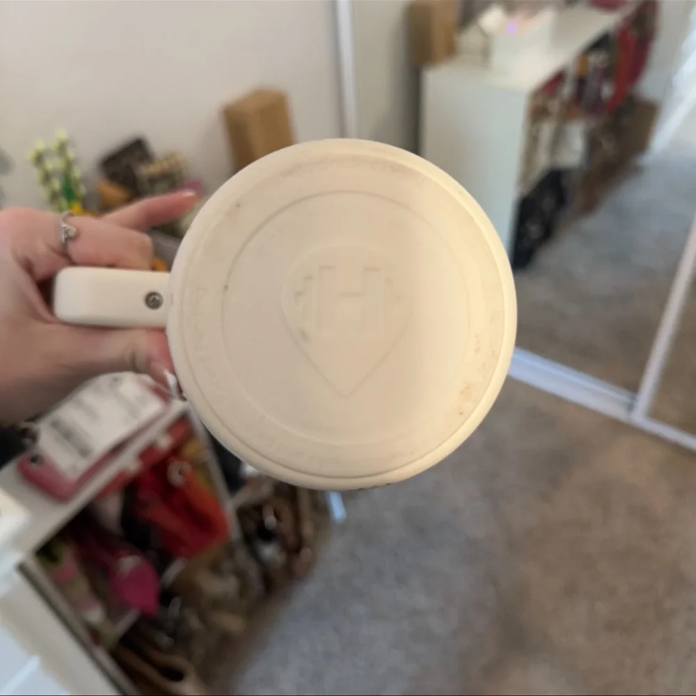 Poshmark Cream HydroJug White Insulated Water Bottle 40oz - Picture 5 of 7